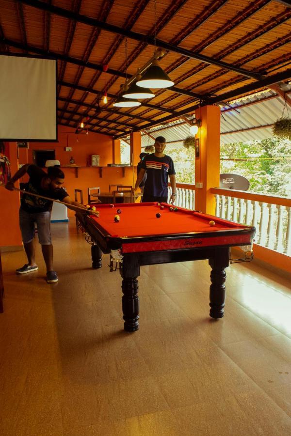 Bonds Hostel Candolim Buitenkant foto