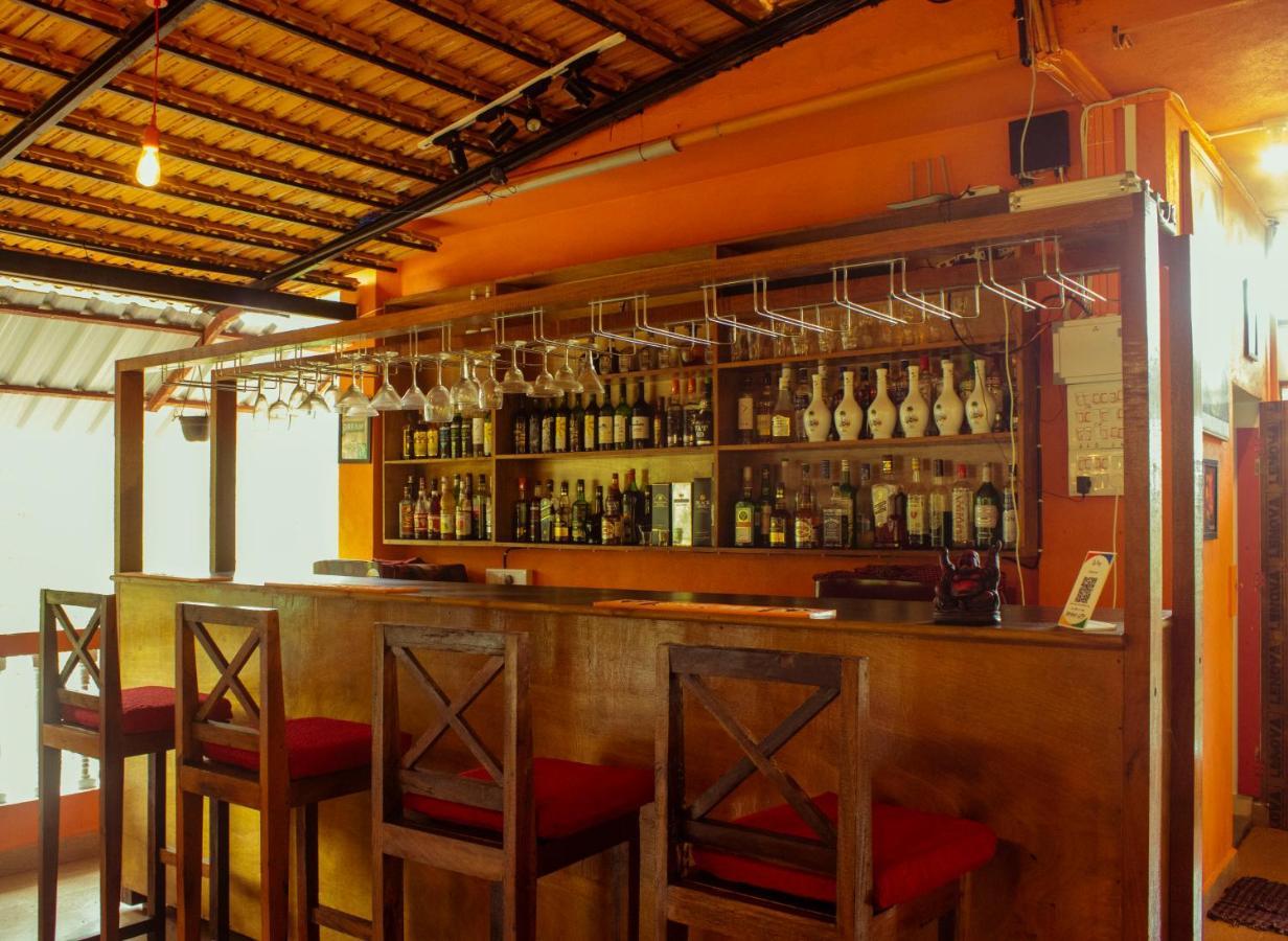 Bonds Hostel Candolim Buitenkant foto