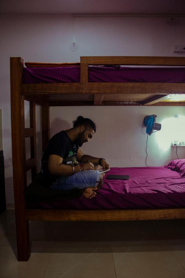 Bonds Hostel Candolim Buitenkant foto
